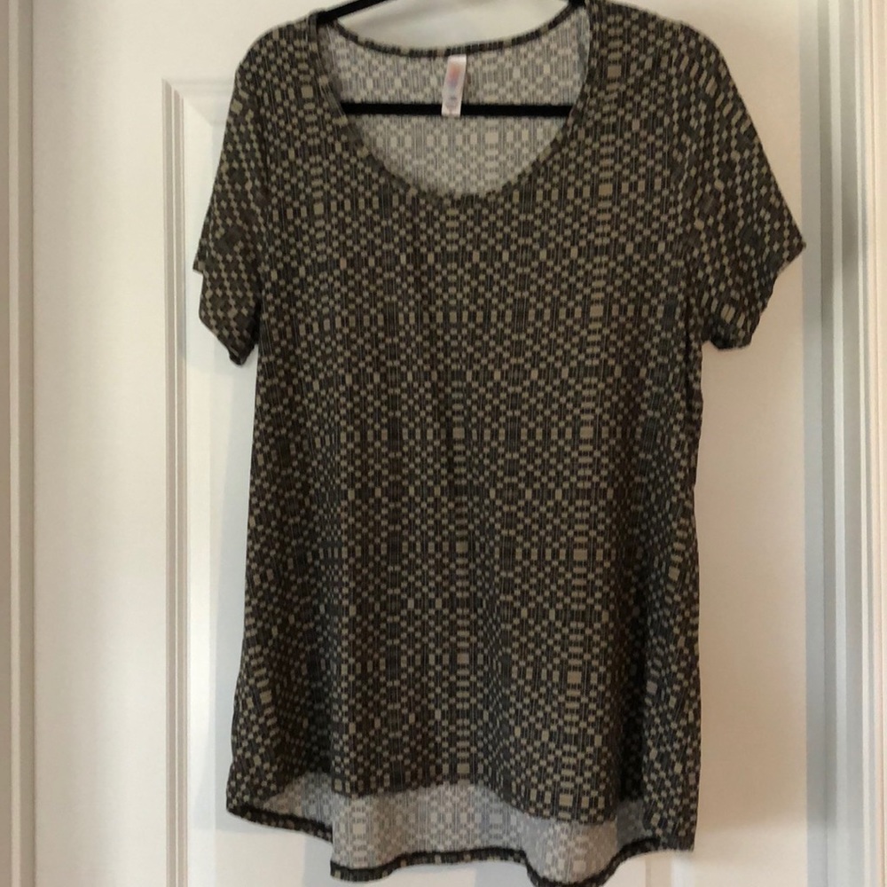 NWOT Lularoe Classic Tee XL